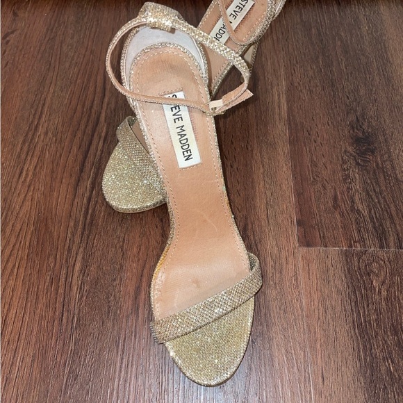 Steve Madden Gold Heels - Picture 4 of 6
